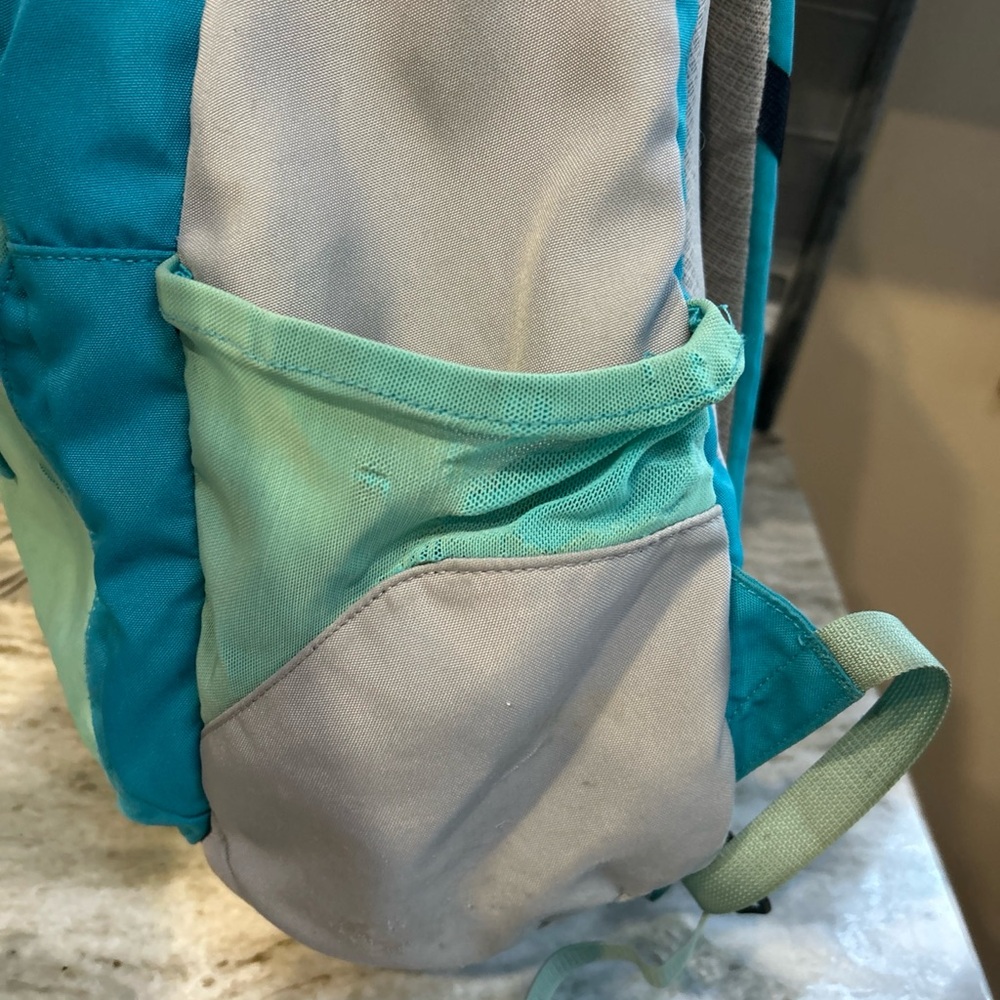 Patagonia Yerba 24L Backpack  Blue Teal Hiking Camping Unisex Padded Work School - Picture 5 of 12